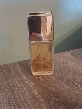 Luxurious Women's Fragrance Spray - Gold Finish